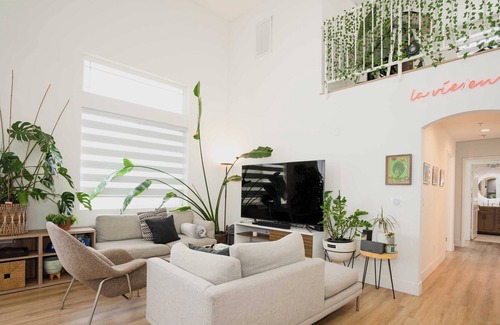 Pico-Union Apartment | Modern 3BR in the Heart of K-Town near Pico Union