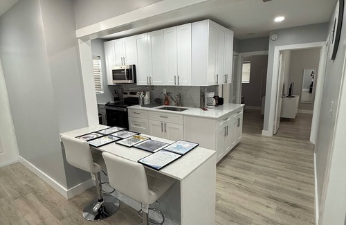 Central Fort Lauderdale Villa | Modern 3BR Oasis close to Beach & Restaurants