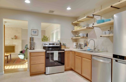 Jewell Heights - Hoffman Heights House | Modern 3BR Retreat Close to Anschutz & Denver Airport