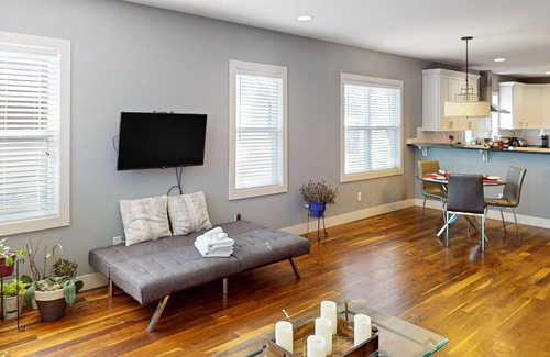 The Nations House | Modern 3BR Townhome with private balconies near Downtown Nashville