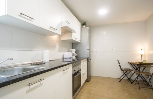 Alicante City Centre Apartment | Modern 4 Bedroom 2 baths with AC & Wifi in Casco Antiguo
