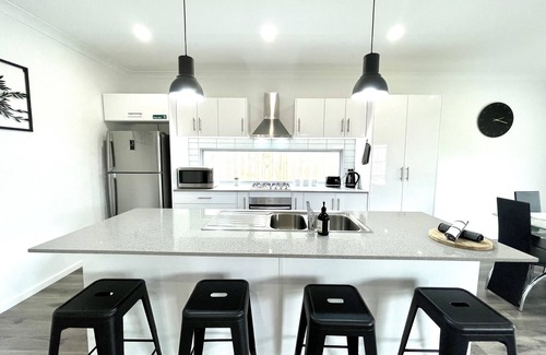 Armstrong Creek House | Modern 4 Bedroom 🌿 Tranquil Home