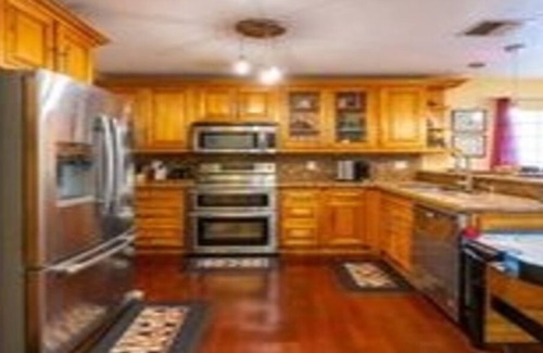 Miramar House | Modern 4 bedroom 2.5 bathroom with king size bed