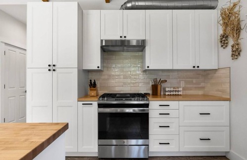 Stevensville Other | Modern 4-bedroom Farmhouse Oasis with Apple Orchard and Mountain Views