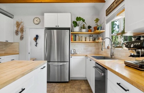 Stevensville Other | Modern 4-bedroom Farmhouse Oasis with Apple Orchard and Mountain Views