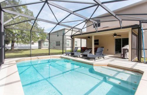Clearwater House | Modern 4 bedroom House with swimming pool