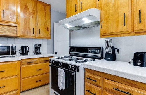 Sylmar House | Modern 4 bedroom in San Fernando