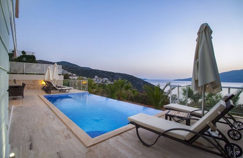 Kalkan Villa | Modern 4 bedroom villa + Infinity pool with stunning views
