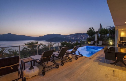 Kalkan Villa | Modern 4 bedroom villa + Infinity pool with stunning views