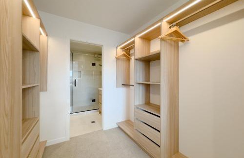 Epsom House | Modern 4 Bedrooms Townhouse in Epsom