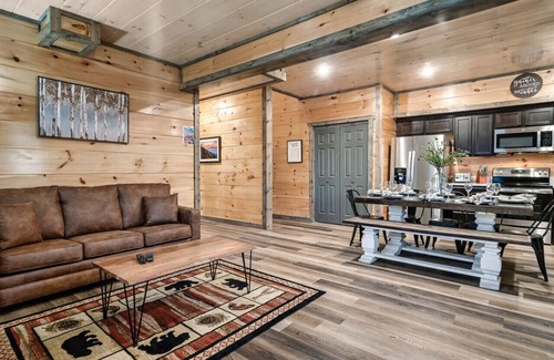 Sevierville Cabin | Modern 4-BR Cabin ★ Timeless Resort Near Parkway/Dollywood ★ Game Room ★ Hot Tub
