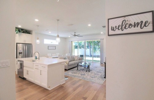 Arlington Park House | Modern 4 BR home in the heart of Sarasota - Luxe Arlington Park Home