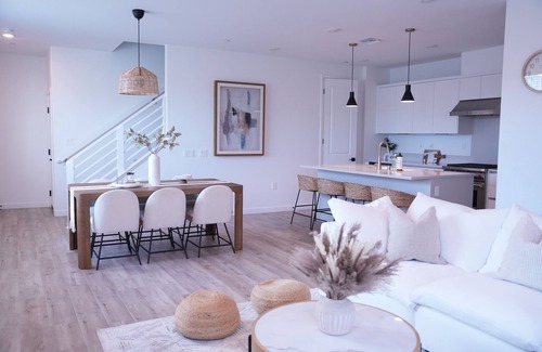 Ventura House | Modern 4-BR Townhouse Near Ventura Beach – Walk to Sand & Surf!
