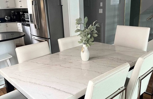 Chic's Beach House | Modern 4bdr Oceanfront home