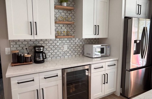 Glendale House | Modern 4BR Escape w Private Pool, 3 mi to state farm stadium, dining & shopping!