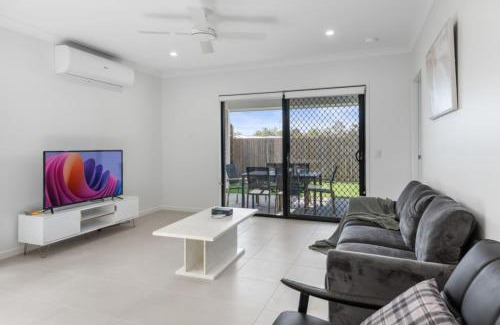 Ripley House | Modern 4BR Family Home in Quiet Ripley Location