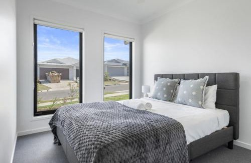Ripley House | Modern 4BR Family Home in Quiet Ripley Location