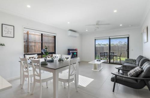 Ripley House | Modern 4BR Family Home in Quiet Ripley Location