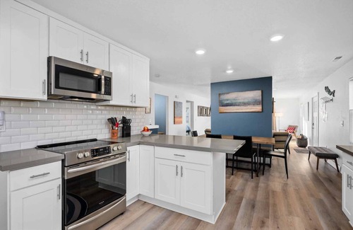 Rockaway Beach House | Modern 4BR Home | Pet-Friendly | Steps to the beach | Hot Tub | Fire Pit