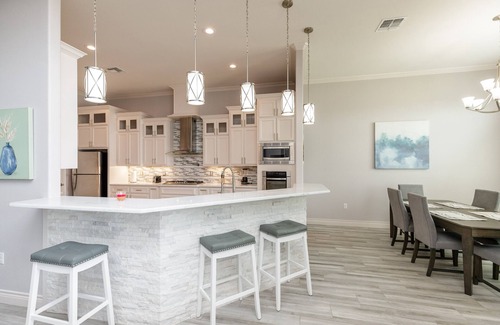South Side House | Modern 4BR New Home with Blazing Fast 536 Mbps WiFi -Just 15 Min Drive to Beach!