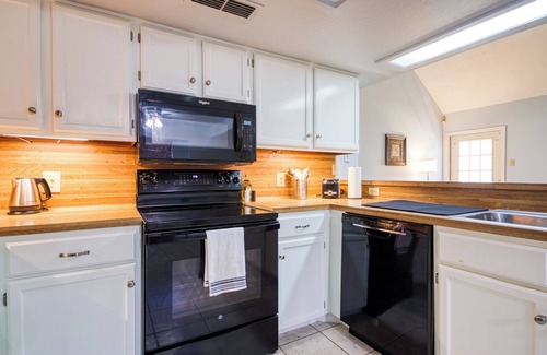 Flour Bluff House | Modern 4BR Oasis Near Corpus Christi Beach