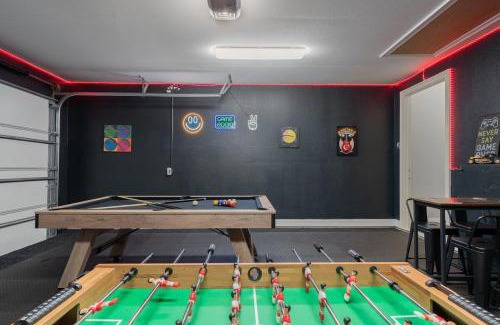 Irving House | Modern 4BR Retreat, Hot Tub, Game Room near DFW