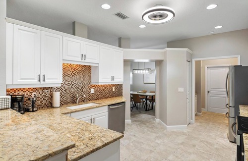 South Gate Ridge House | Modern 4BR Sarasota Retreat w/Saltwater Pool, Jacuzzi & Stylish Minimalist Desi