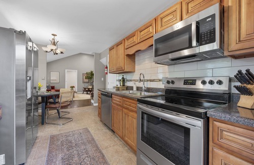 Columbus House | Modern 5 Bed, 2 Bath Home w/Outdoor Patio! Near OSU