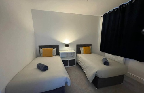 Canning Town North House | Modern 5-Bed House in London close Excel - Big Ben