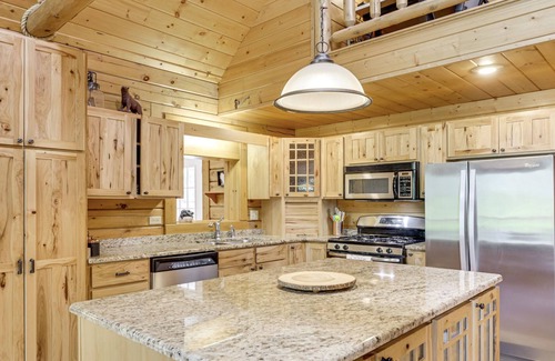 Necedah Cabin | Modern 5-Bedroom Log Cabin - 1/2 mile to Castle Rock Lake – 30 Mins to the Dells