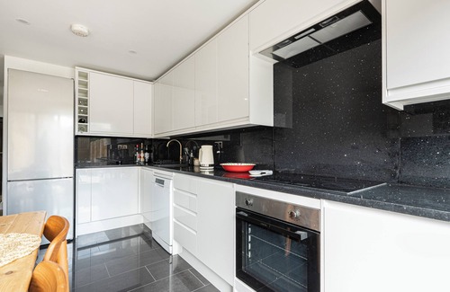 Whitechapel House | Modern 5-BR house short walk to Brick Lane and Spitalfields Market!