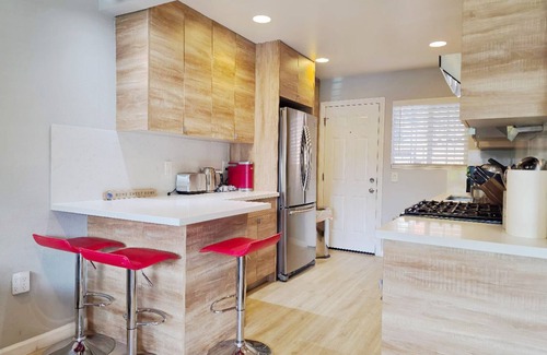 Mountain View House | Modern 5-Star Oasis - Prime Location in Mountain View #179
