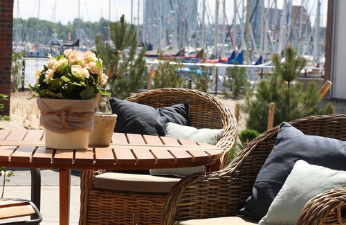 Heiligenhafen House | Modern 5 * Thatched Cottage in an exposed location