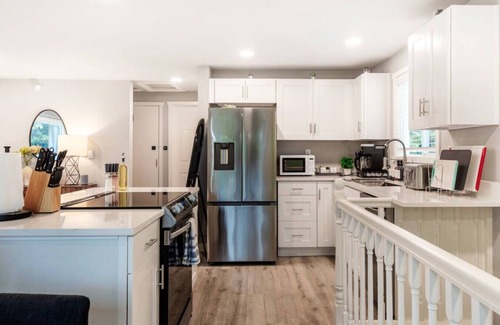 Bryn Mawr-Skyway House | Modern 5BR 3BA Remodeled Home with BBQ & Backyard
