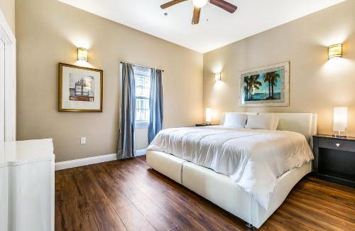 Faubourg Lafayette Apartment | Modern 5BR Condo in NOLA