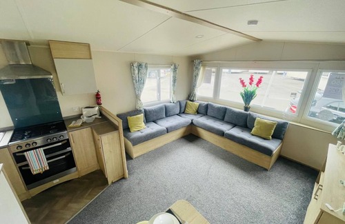 Winestead House | Modern 6 berth caravan at Sand le Mere Park, Yorkshire ref 71002D