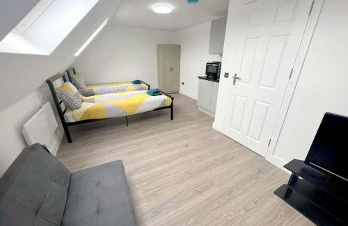 Ravensbury House | Modern 8 bedroom House in South London