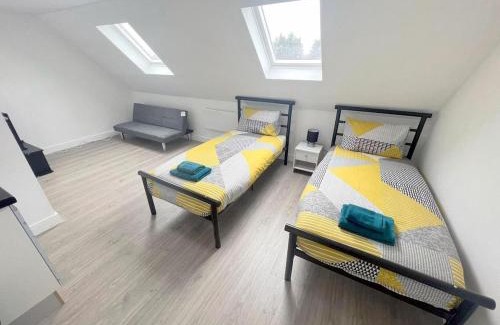 Ravensbury House | Modern 8 bedroom House in South London