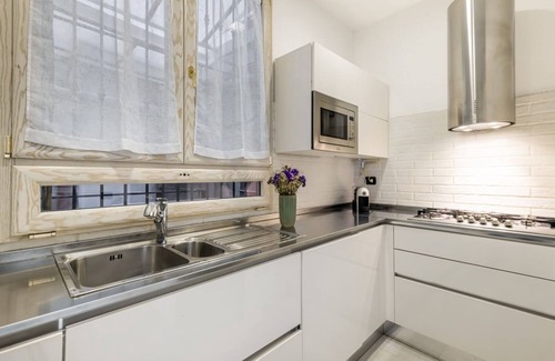 Castellammare Vucciria Apartment | Modern 83 sqm apartment, perfect for 5 people, located on the second floor of an ancient building (NO lift and some steps to access it). The property is located in La Cala, a picturesque port located in the heart of Palermo, just 12 minutes on foot from
