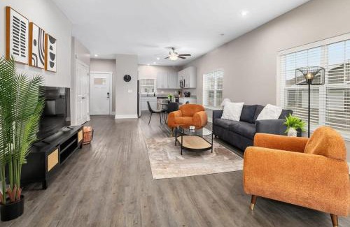 Grandville Apartment | Modern 8BR 8BA Condo w Garage and Patio