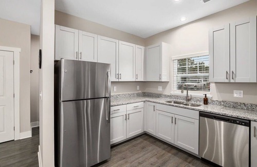 Grandville Apartment | Modern 8BR 8BA Condo w Garage and Patio