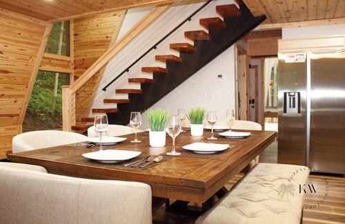 Stanton Cabin | Modern A-Frame-Hot Tub-Gaming Area-EV Charger-10 Minutes to Slade