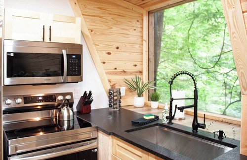 Stanton Cabin | Modern A-Frame-Hot Tub-Gaming Area-EV Charger-10 Minutes to Slade