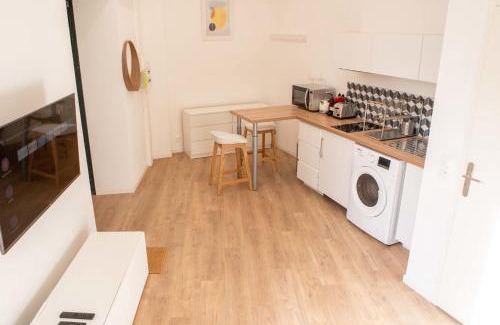 Chartrons Apartment | Modern AC Studio in the Heart of Chartrons