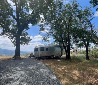 Dunlap Other | Modern Airstream with amazing view - 10 to 15 minutes from Kings Canyon National Park