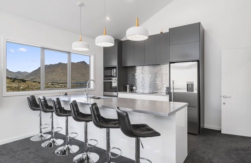Frankton House | MODERN ALPINE LIVING SPECTACULAR VIEW