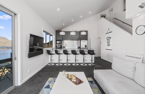 Frankton House | MODERN ALPINE LIVING SPECTACULAR VIEW