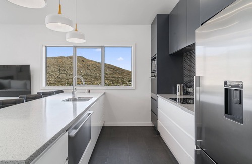 Frankton House | MODERN ALPINE LIVING SPECTACULAR VIEW