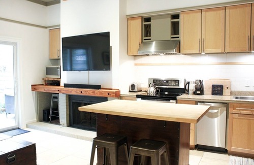 Historic Downtown Savannah House | Modern Amenities in Historic Gaston St. Home w/Courtyard by Lucky Savannah