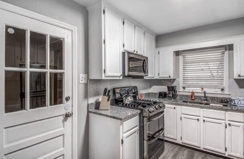 Memphis House | Modern Amenities, Near Downtown! Colonial Cottage